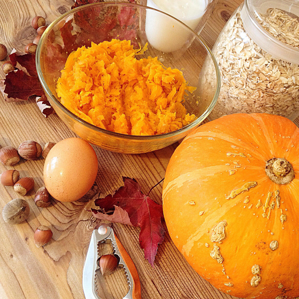 Miska ze startą dynią przed pieczeniem 