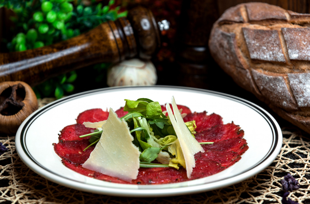 Carpaccio z pieczonych buraków z kozim serem